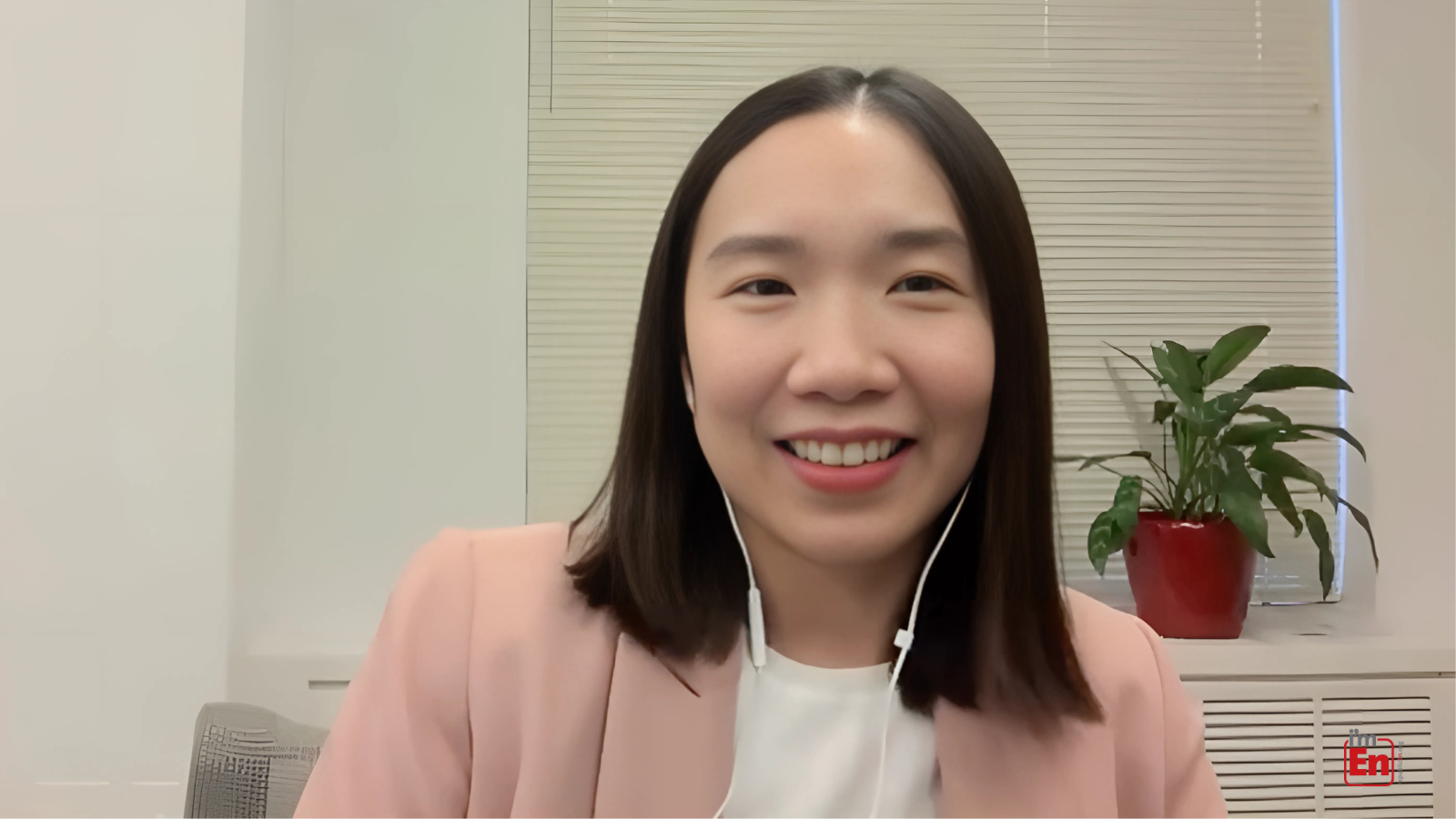 Shuting Pomerleau smiles during her webinar with republicEn